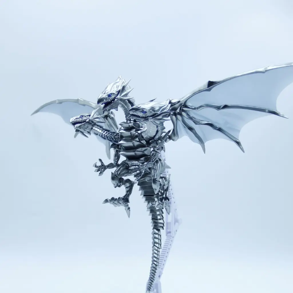[PREORDER] FIGURERISE BLUE EYES WHITE DRAGON SILVER METALLIC VER KAIBA MODEL